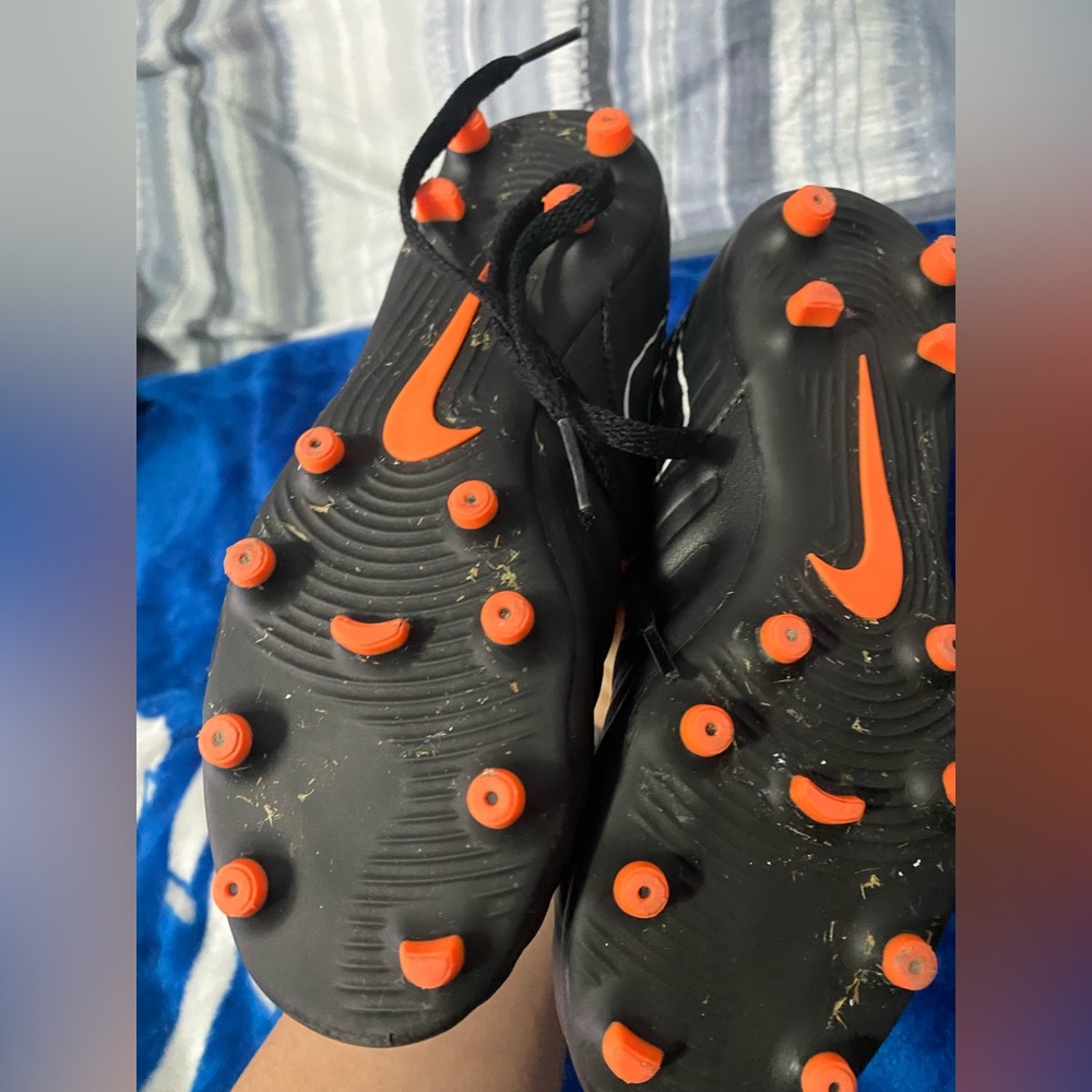 Nike Tiempo soccer cleats size 2Y - Picture 8 of 8